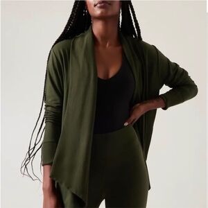 Athleta Pranayama Restore Wrap Small Aspen Olive